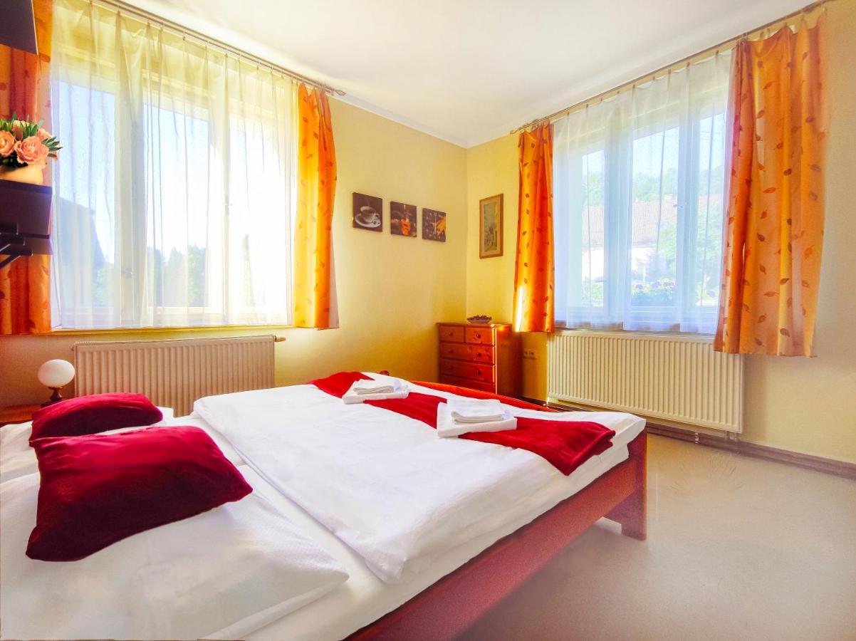 Penzion Horacko Hotel Uncin Екстериор снимка